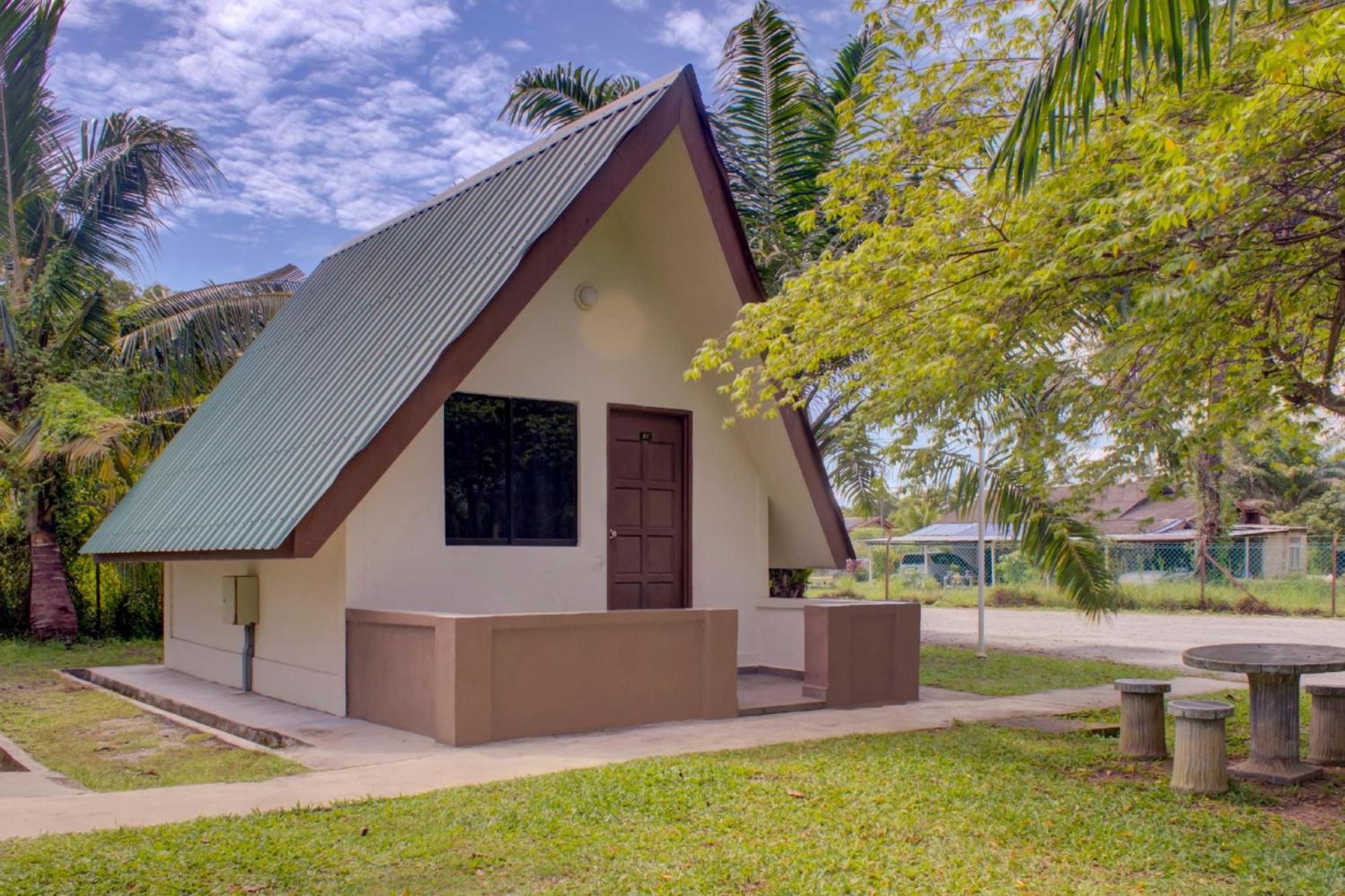 Super Oyo 89896 Sedili Inn Resort Kota Tinggi Exterior foto