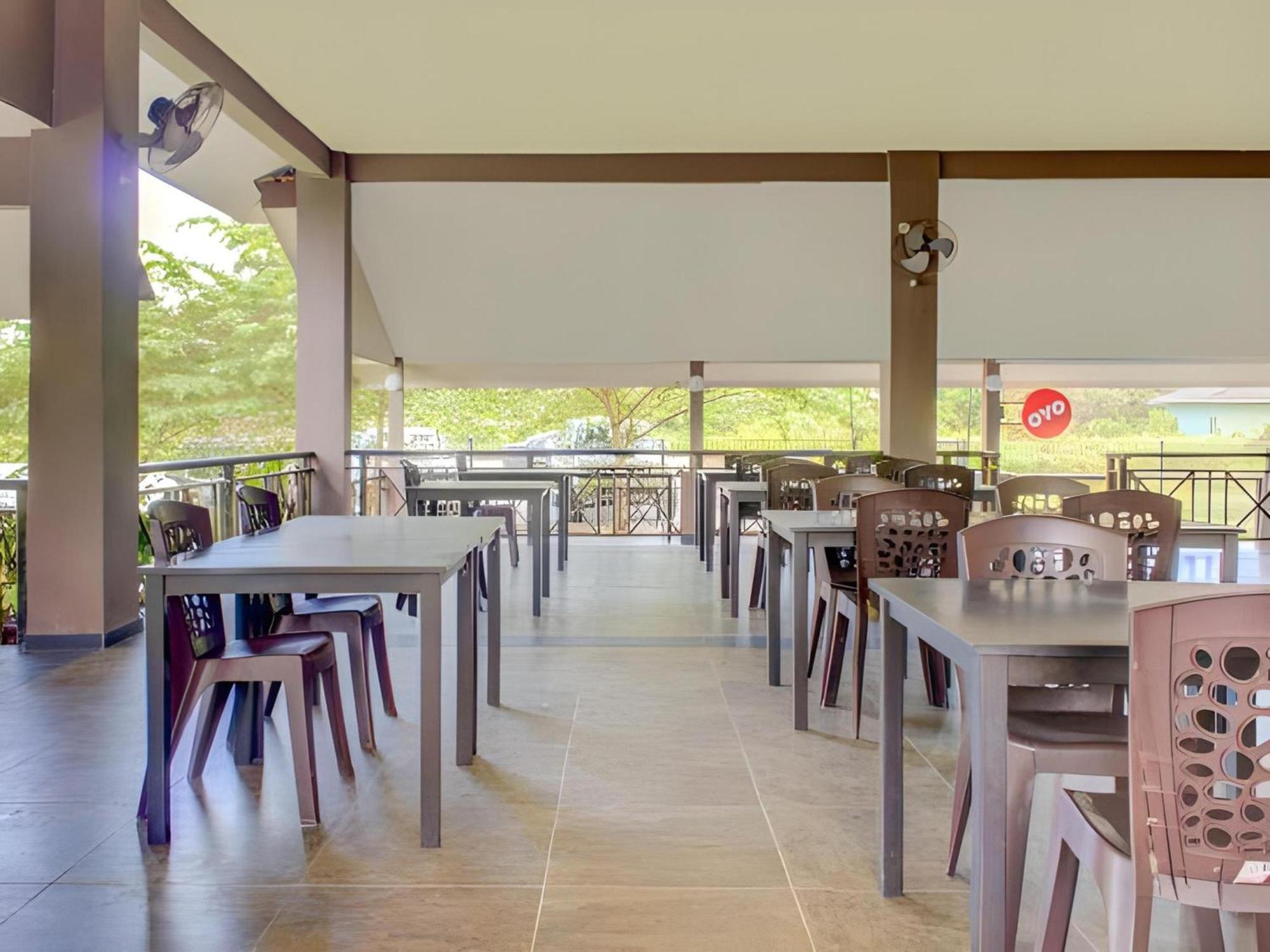 Super Oyo 89896 Sedili Inn Resort Kota Tinggi Exterior foto